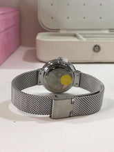 Cargar imagen en el visor de la galería, RELOJ CURREN CHIC SILVER
