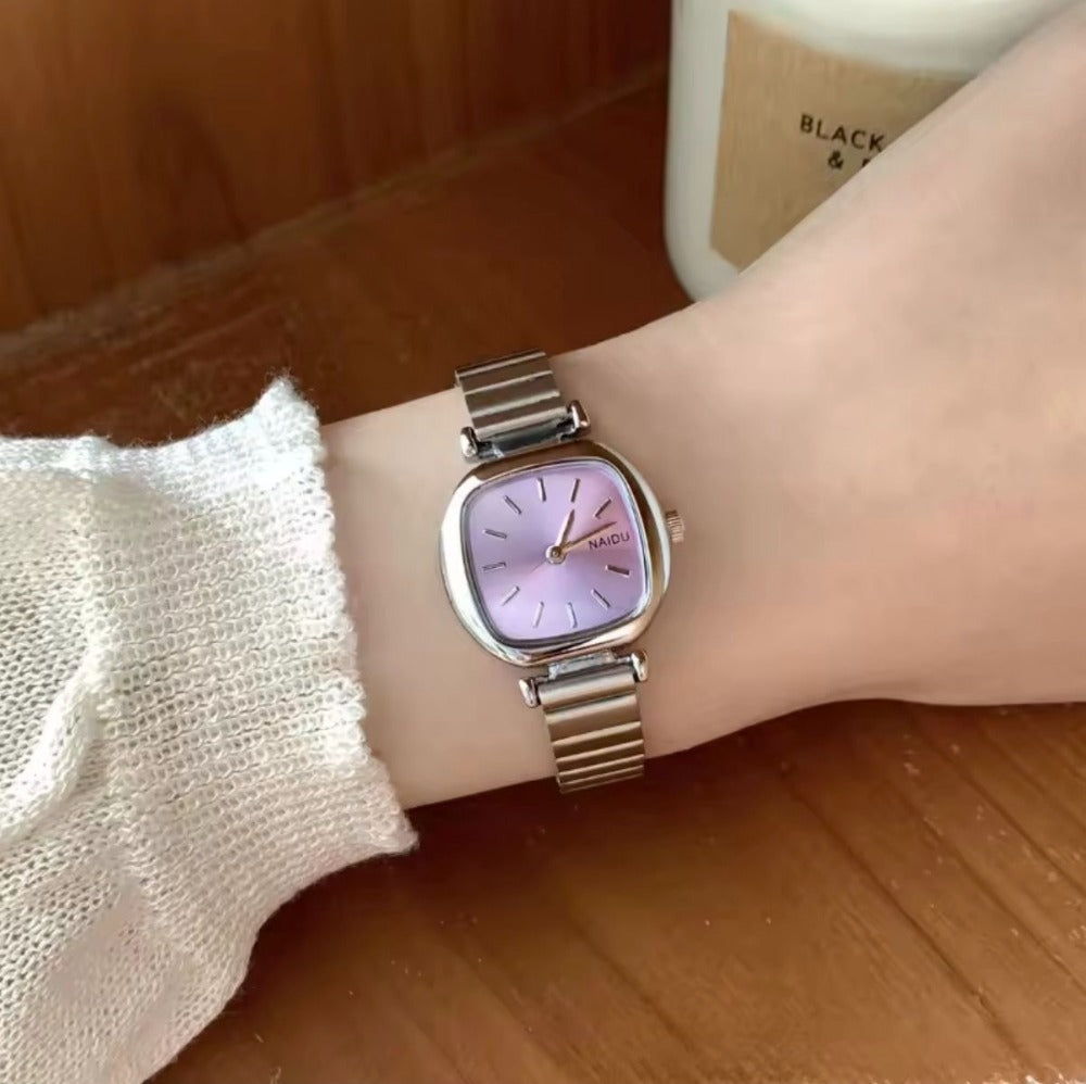 Reloj Naidu Plateado Fondo Lila