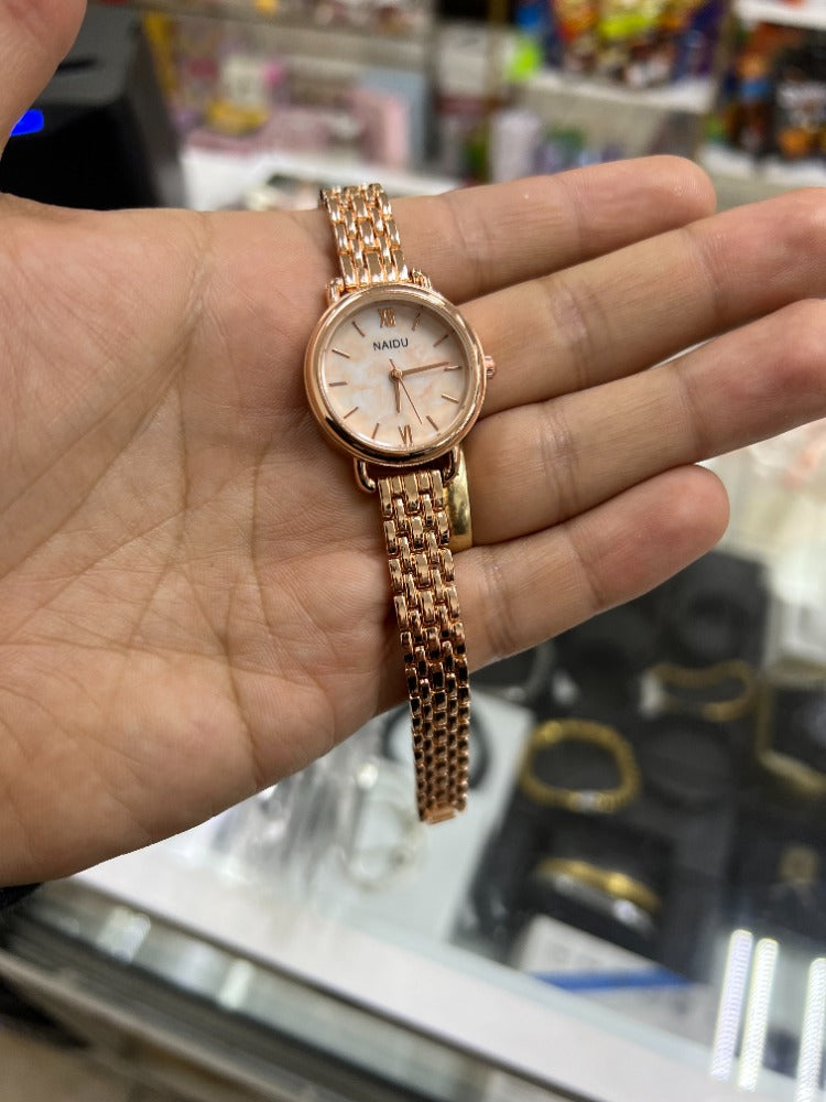 Reloj Naidu Rose Gold Fondo Rosa