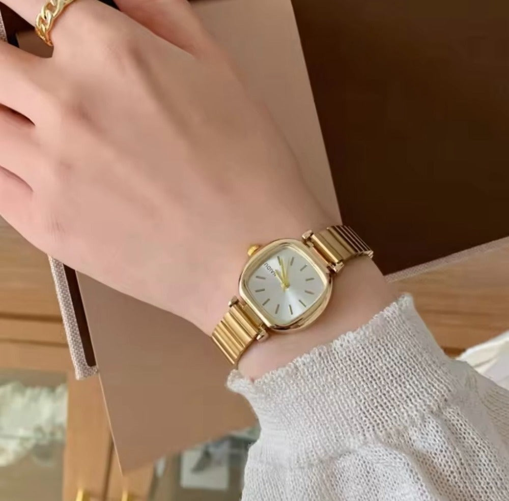 Reloj Naidu Dorado Fondo Blanco