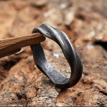 Cargar imagen en el visor de la galería, Anillo Twist Vintage
