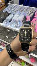Cargar imagen en el visor de la galería, Reloj Curren Empire Negro Con Dorado
